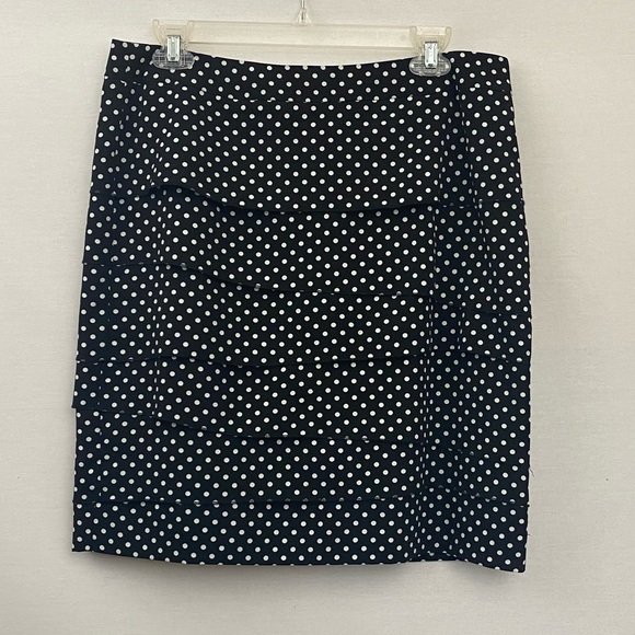 White House Black Market Dresses & Skirts - White House Black Market MIDI Skirt Size 10 H-25